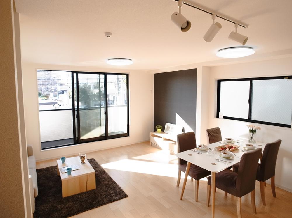 Living. Local (12 May 2013) Shooting