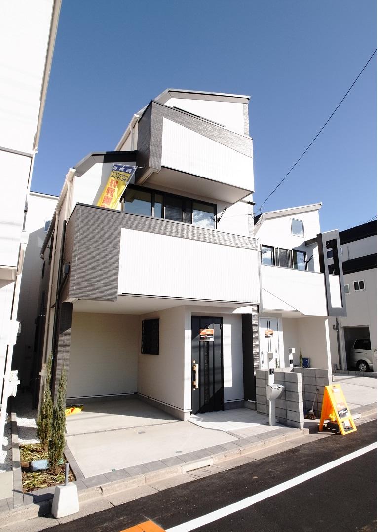 Local appearance photo. Local (12 May 2013) Shooting