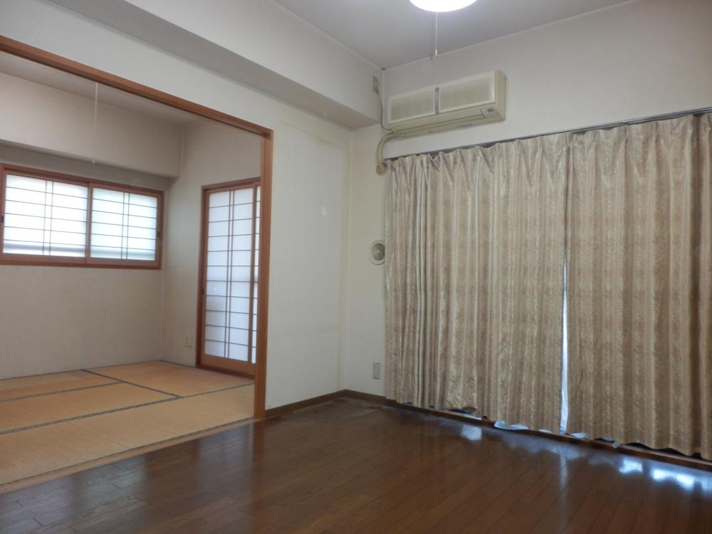 Living. Indoor (09 May 2013) Shooting. Living is a Japanese-style room adjacent to the.