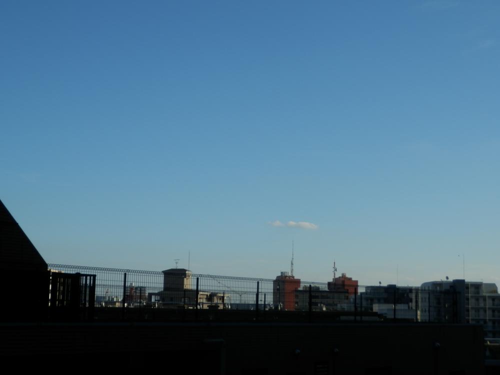 View photos from the dwelling unit. View from local (09 May 2013) Shooting.