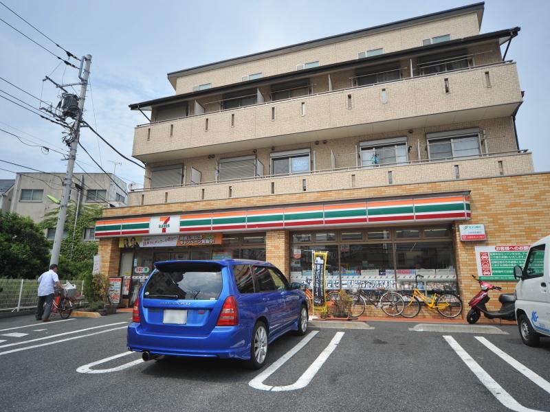 Convenience store. 356m to Seven-Eleven