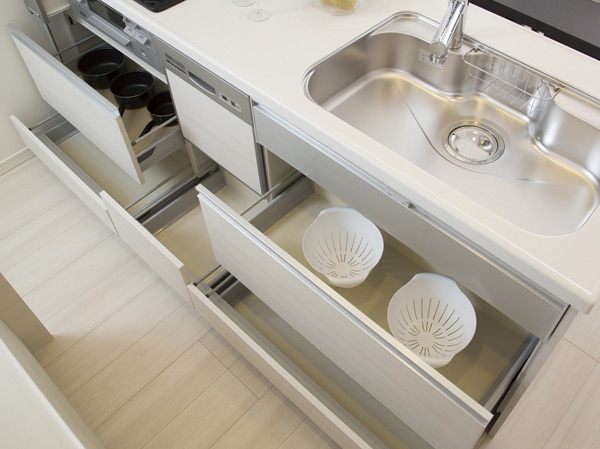 Kitchen.  [Slide cabinet (with Bull motion function)] To sink lower, Adopted also easy to take out slide cabinet thing in the back. Quiet close with bull motion also work vigorously closed.