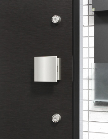 Security.  [Progressive cylinder key peace of mind in the double lock specification] Along with the copy of the key to adopt difficult progressive cylinder key, Sickle dead lock is to protect the door from a variety of external force against the door head. Also, Except in normal usage it has adopted a difficult thumb turning measures lock is unlocked by thumb. (Photo double lock / Same specifications)