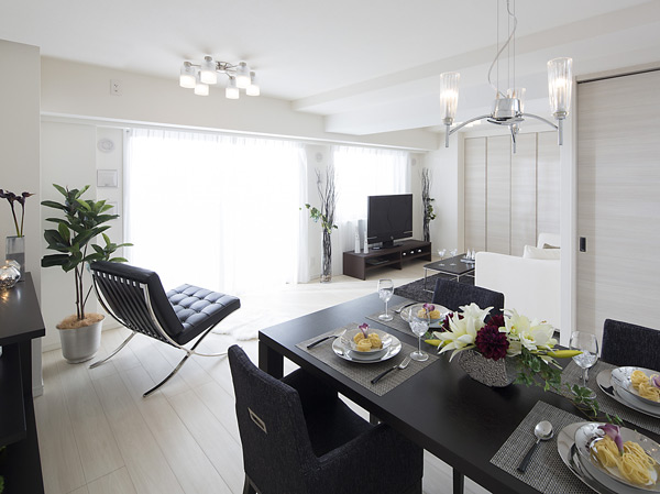 Room and equipment. Simple to beautifully, Full transparency space. Quality of living design in peace wrap the senses. (living ・ dining / Model room A type of Western-style (1) partition the took select plan of (application deadline Yes ・ Free of charge) is what was taken in October 2013. Also, Some paid options and furniture ・ It is included furniture etc., It is not included in the sale price)