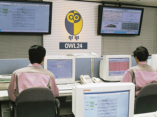 Security.  [Comprehensive monitoring system of 24 hours a day, 365 days a year "Owl 24"] Along with the communal area, The security information of each dwelling unit comprehensive monitoring 24 hours a day, 365 days a year. In cooperation with Sohgo Security, In an emergency we have established a system to dispatch a 24-hour security guard. (Reference photograph)