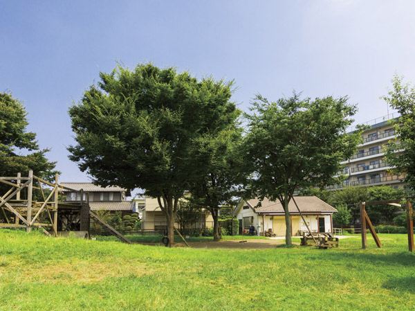 Surrounding environment. Shinjuku Play Park (about 280m / 4-minute walk)