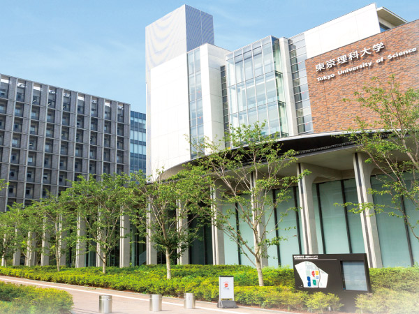 Surrounding environment. Tokyo University of Science Katsushika campus (about 880m / 11-minute walk)