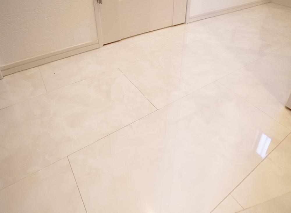 Entrance. B Building entrance is full of luxury