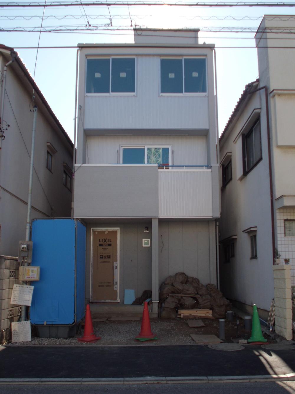 Local appearance photo. Local (12 May 2013) Shooting