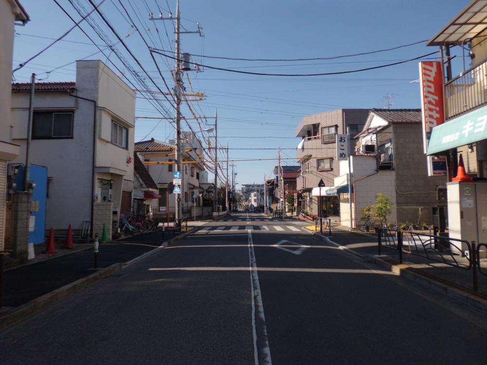 Local photos, including front road. Local (12 May 2013) Shooting