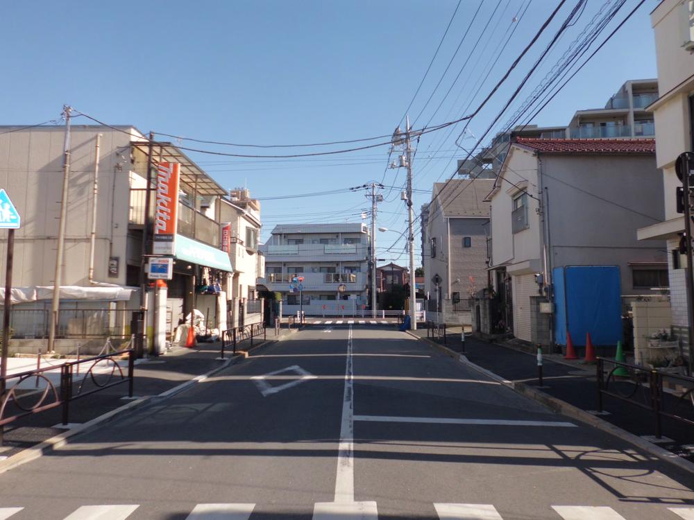 Local photos, including front road. Local (12 May 2013) Shooting