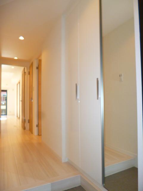 Receipt. Large shoebox, Footwear of your family also can be enough storage!