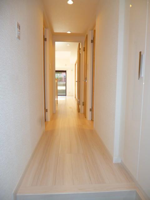 Entrance. It is a good indoor atmosphere in pre-interior renovation!