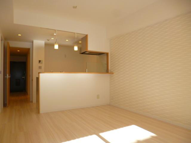 Living. Although the first floor, South is a bright living room of direction! Ideal also for your move in the direction of your family and elderly small the children come!