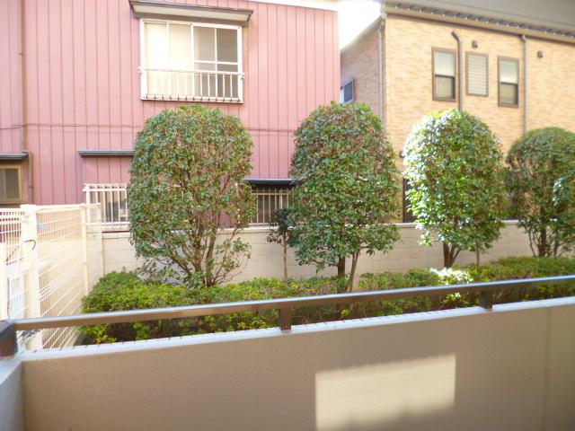 View photos from the dwelling unit. The first floor but the balcony front of the south-facing, Bright and comfortable because it is planting space in the apartment!