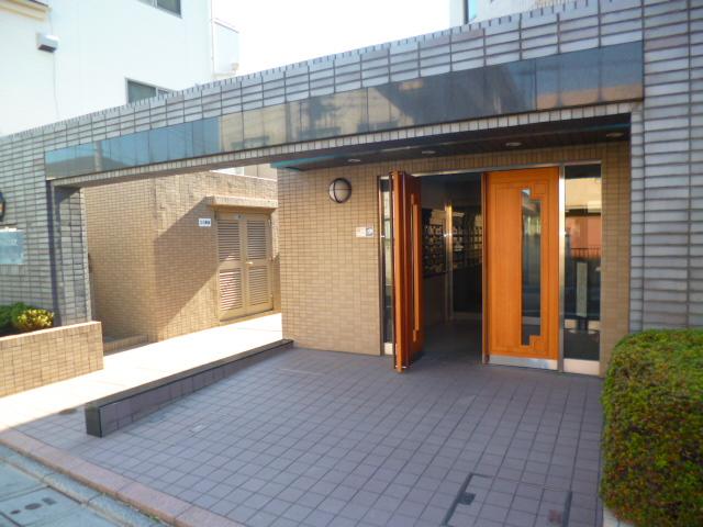 Entrance. Common areas