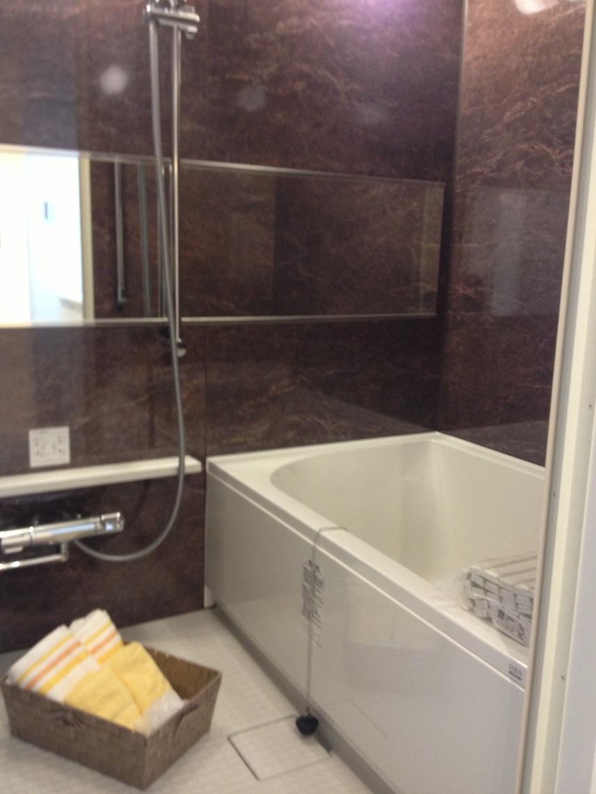 Bathroom. Bathroom Dryer ・ With reheating function