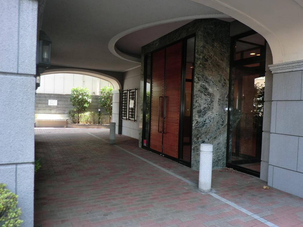 Entrance. Common areas