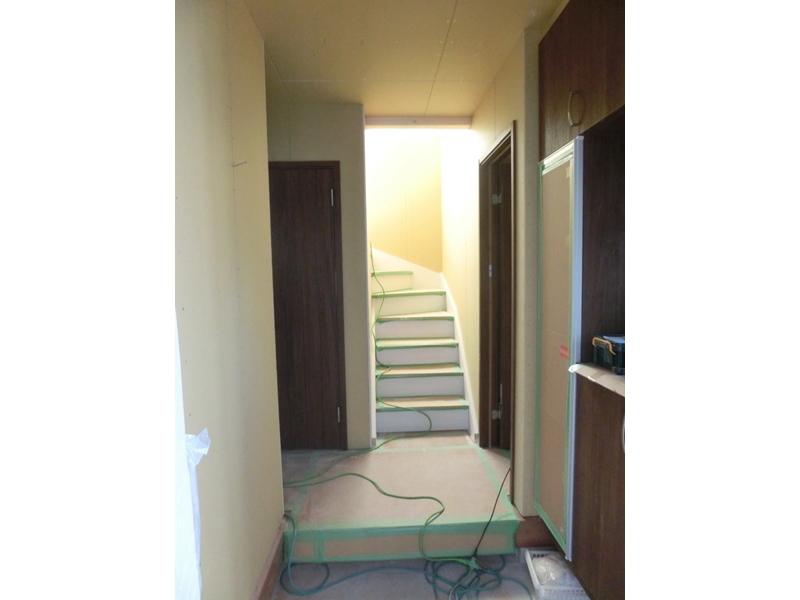 Entrance. 1 Building Entrance