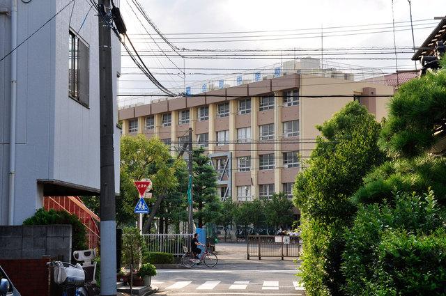 Junior high school. Kanamachi until junior high school 110m Kanamachi junior high school 2-minute walk (110m)