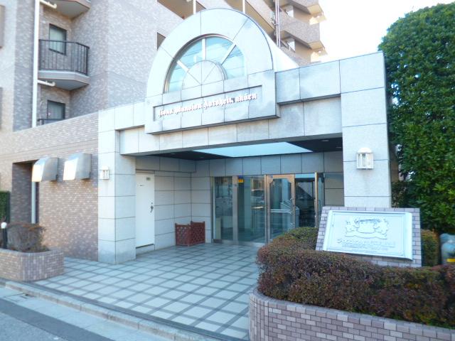 Entrance. Common areas