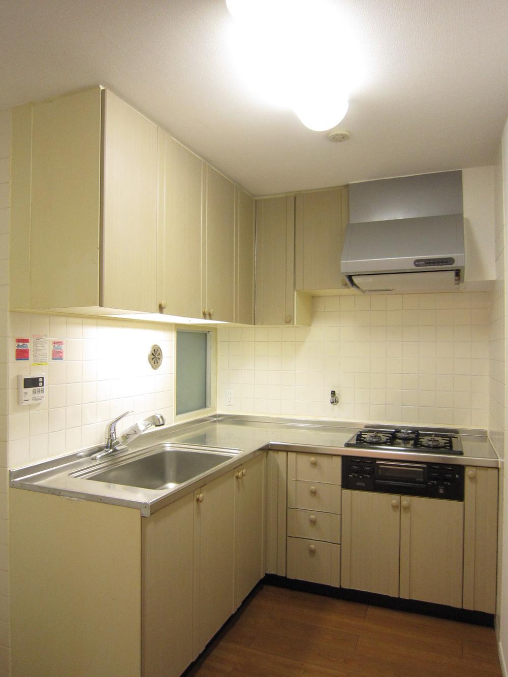 Kitchen. Indoor (11 May 2013) Shooting