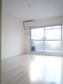 Living and room. Now it has air conditioning in the Western New!