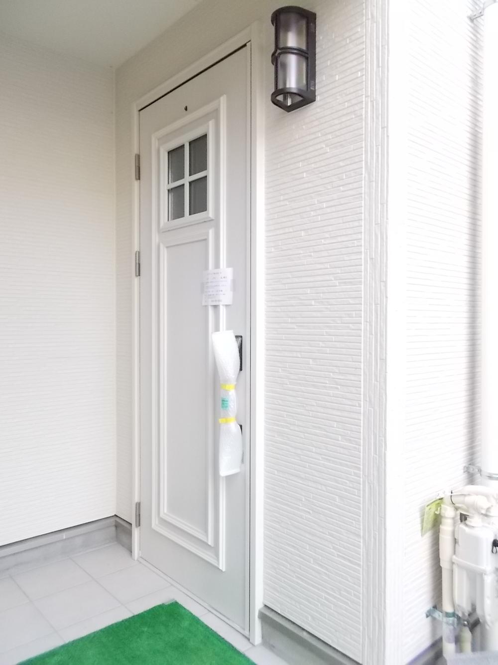 Entrance. Because the front door is a card key system, It often day will be saved luggage