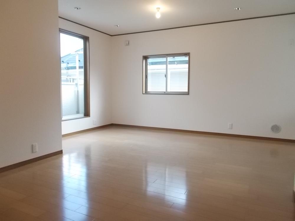 Living. Wide with a floor heating ~ A time of family reunion in the stomach living