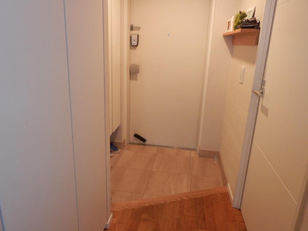 Entrance. Local (10 May 2013) Shooting. IC card security system installation. In room, Also operate 24-hour ventilation system.