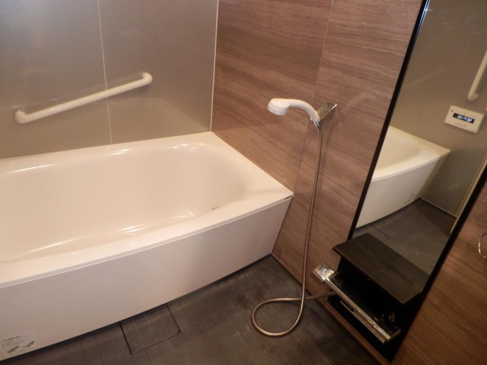 Bathroom. Indoor (11 May 2013) Shooting. It is installed in a modern bathroom was of the heating ventilation system.