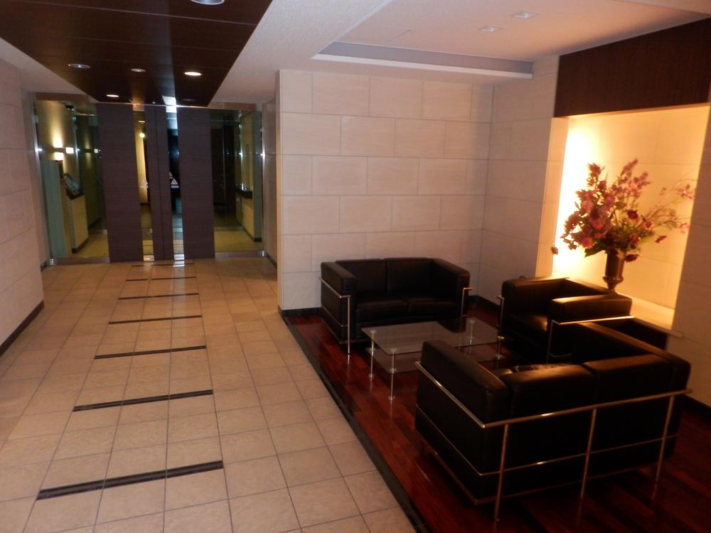 lobby. Common areas. Spacious has been the establishment of reception set, It is upscale lobby.