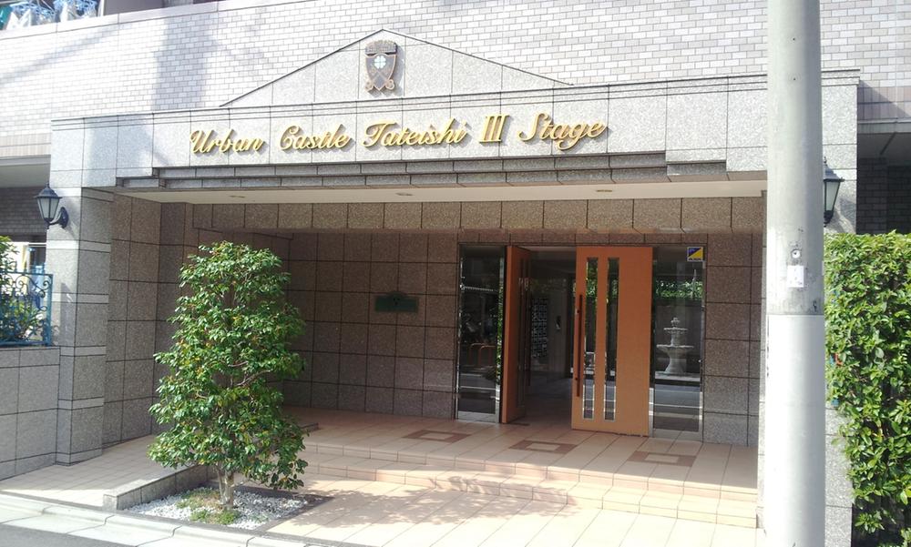 Entrance. Common areas