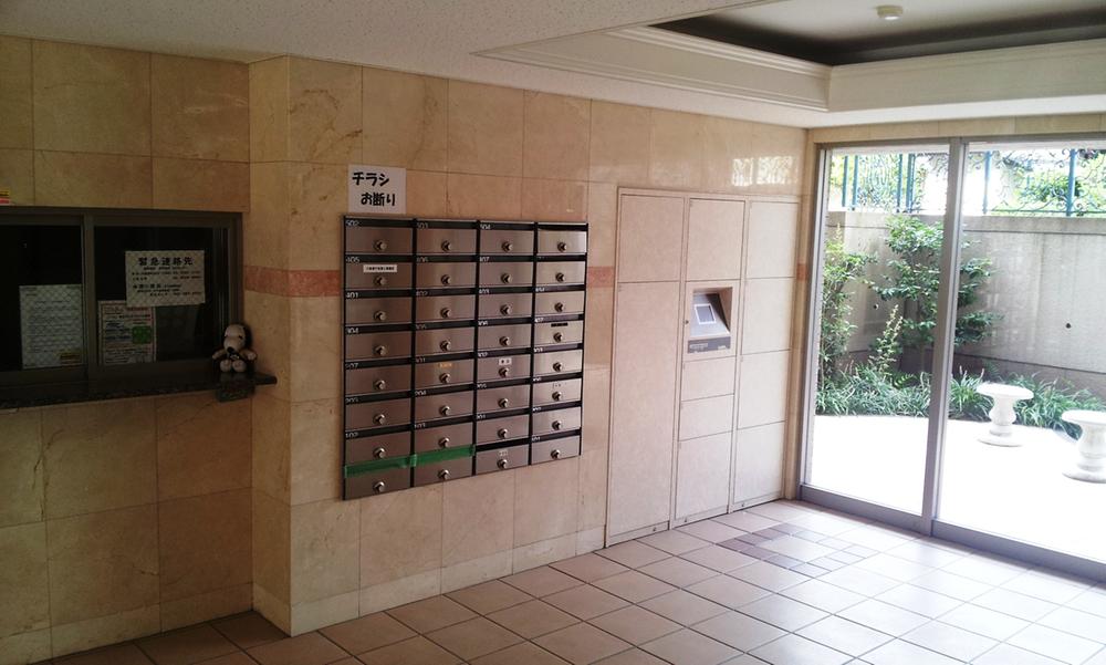 Entrance. Common areas