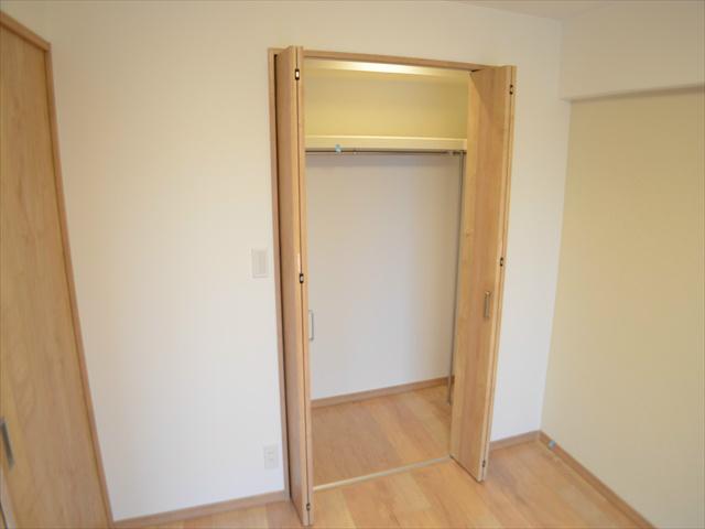 Receipt. Lighting with closet