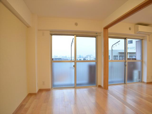 Non-living room. Bright Western-style