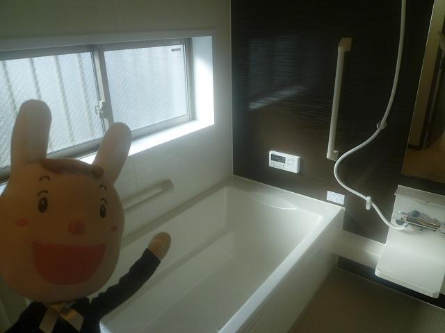 Bathroom. B Building room (October 8, 2013) Taking