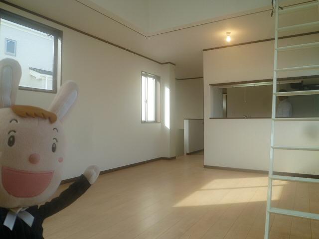 Living. B Building room (October 8, 2013) Taking