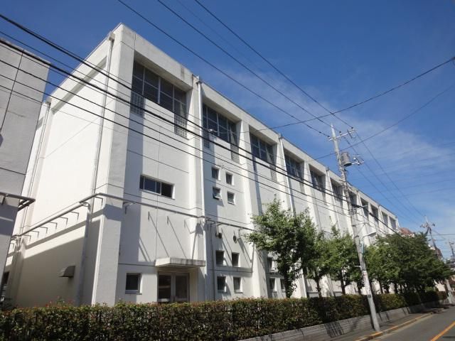 Junior high school. Municipal Koiwa fourth 650m up to junior high school (junior high school)