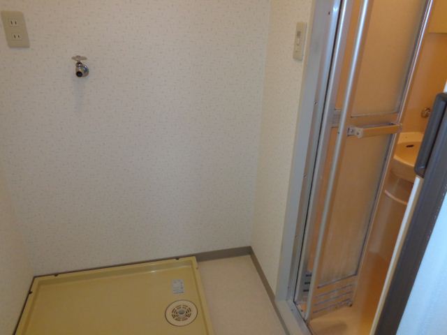 Other room space. Dressing room