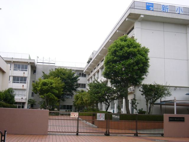 Junior high school. Municipal Shinkoiwa 750m up to junior high school (junior high school)