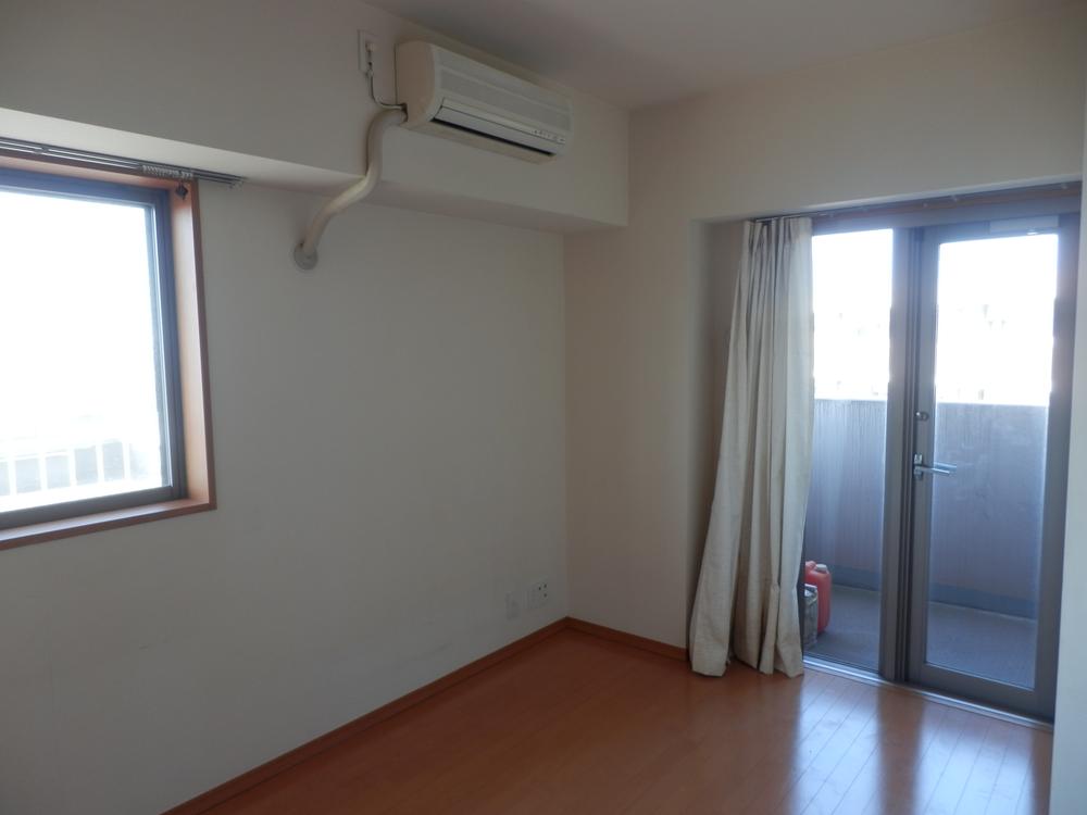 Non-living room. Indoor (11 May 2013) Shooting. Also it has a balcony on the north side of the Western-style.