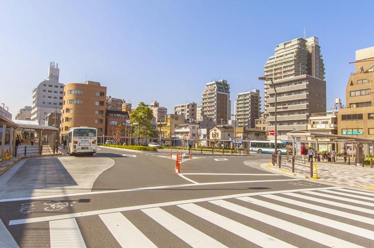 Other. Shinkoiwa Northeast Square and Sky deck Tatsumi has just been established in 2011 "Shinkoiwa" station north exit. Also, "Shinkoiwa Station north and south freedom passage maintenance business" is in progress with the aim of start of service of the 2018 fiscal year. Reborn more and more convenient beautifully.