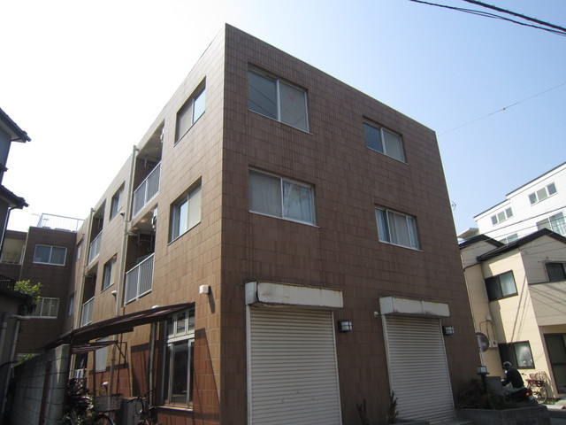 Building appearance. 3 is the story of the property.