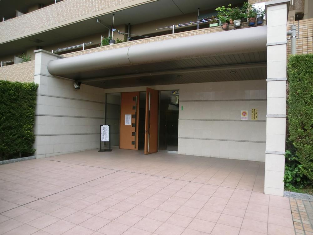 Entrance. Common areas