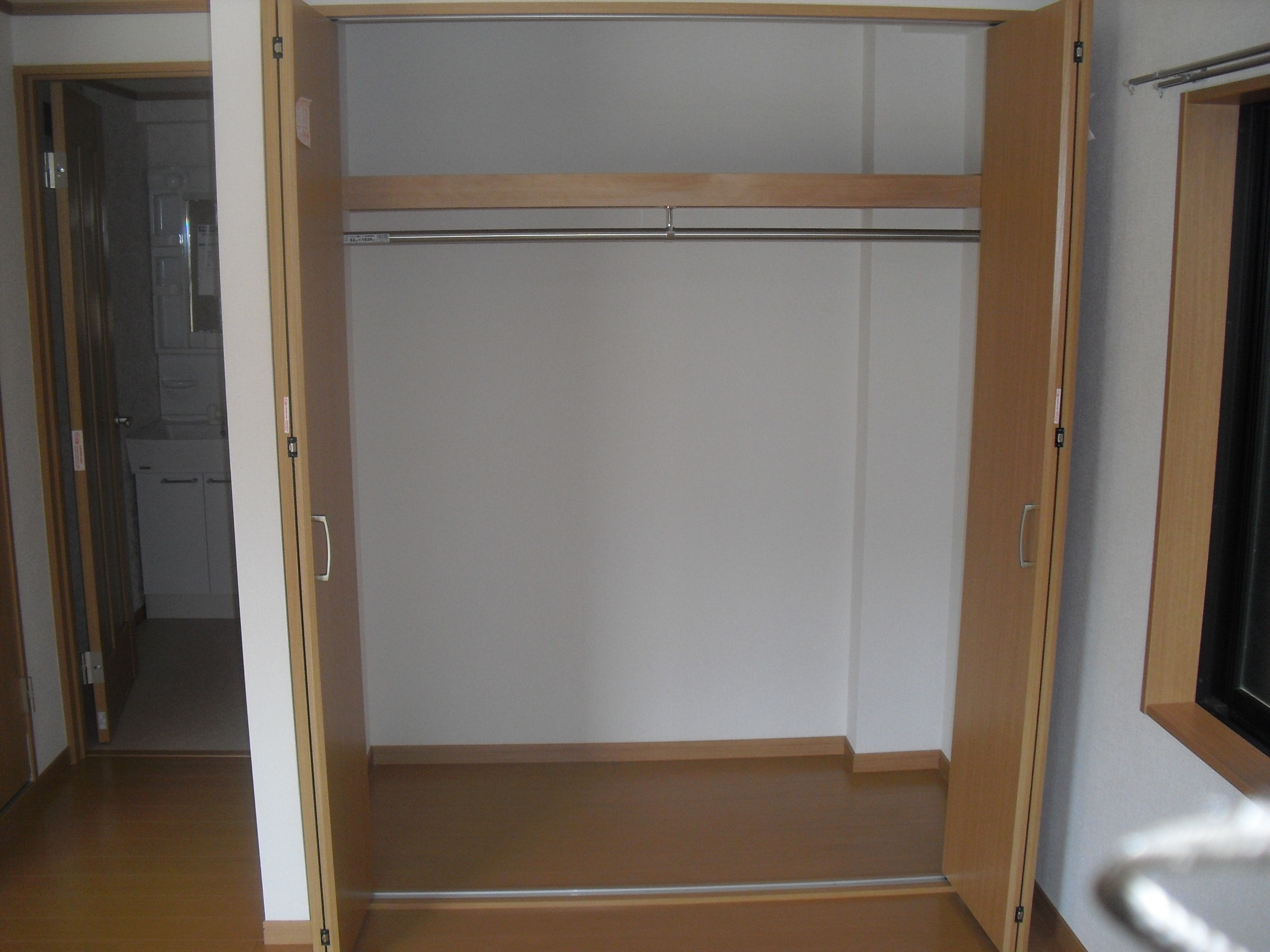 Receipt. Closet is also wide.