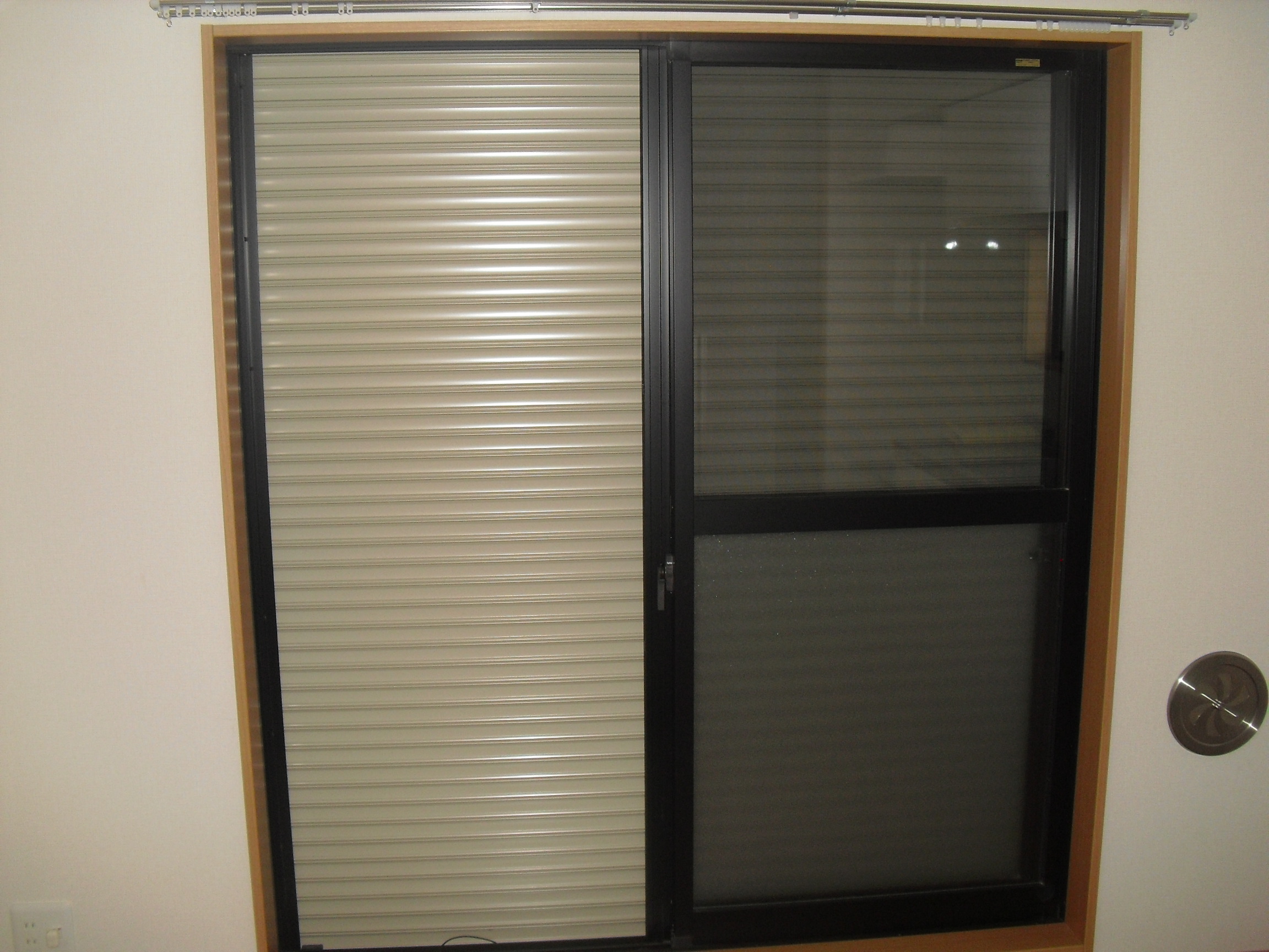 Other Equipment. With shutters in each window ・ I sense of security is the difference.