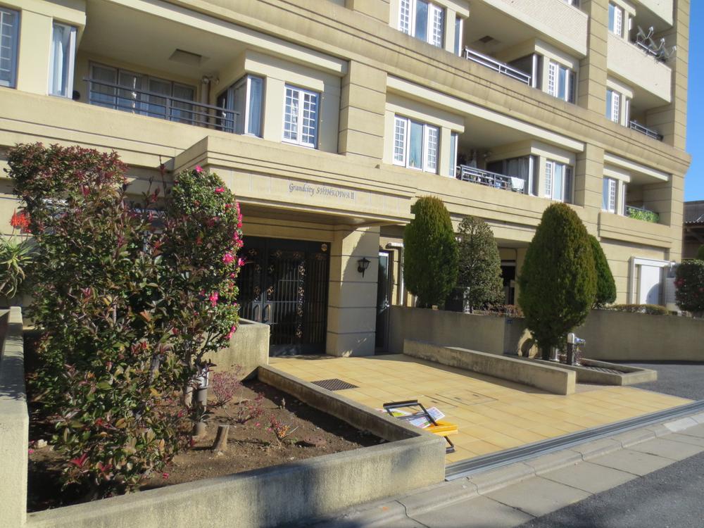 Entrance. Common areas (December 2013 shooting)