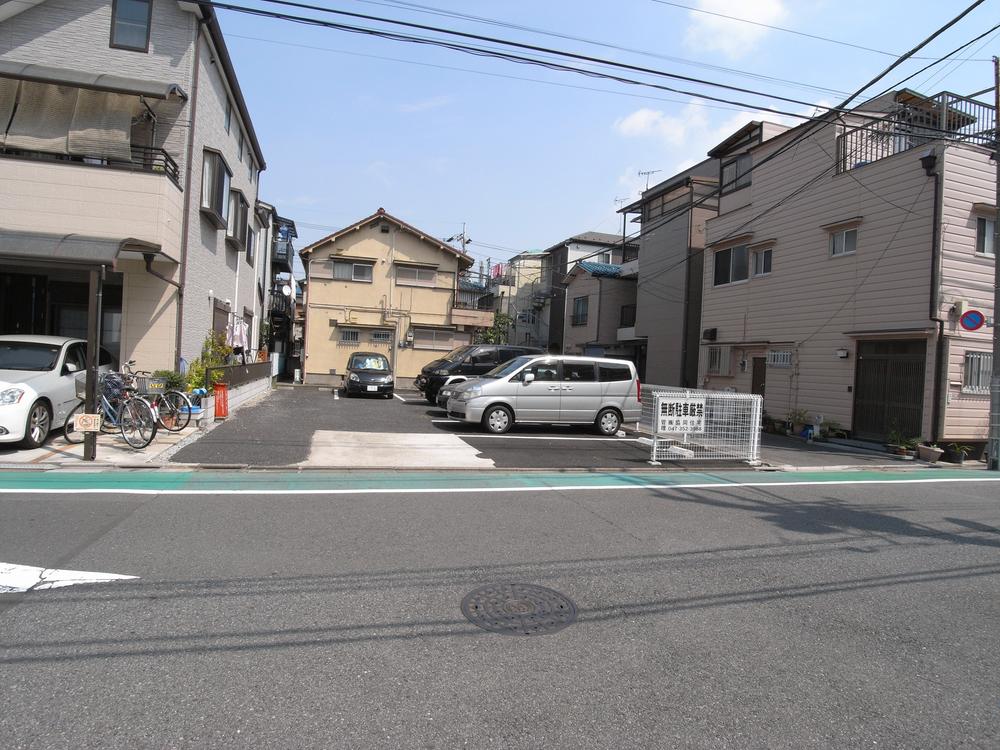 Local photos, including front road. Local (11 May 2013) Shooting