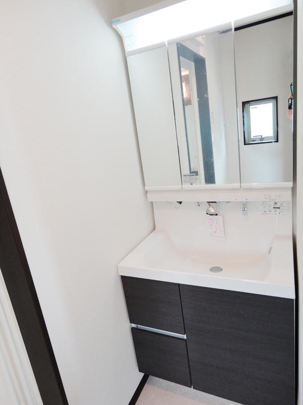 Wash basin, toilet. Example of construction